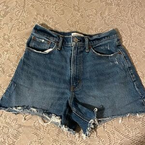 Abercrombie curve love high rise 4” mom shorts